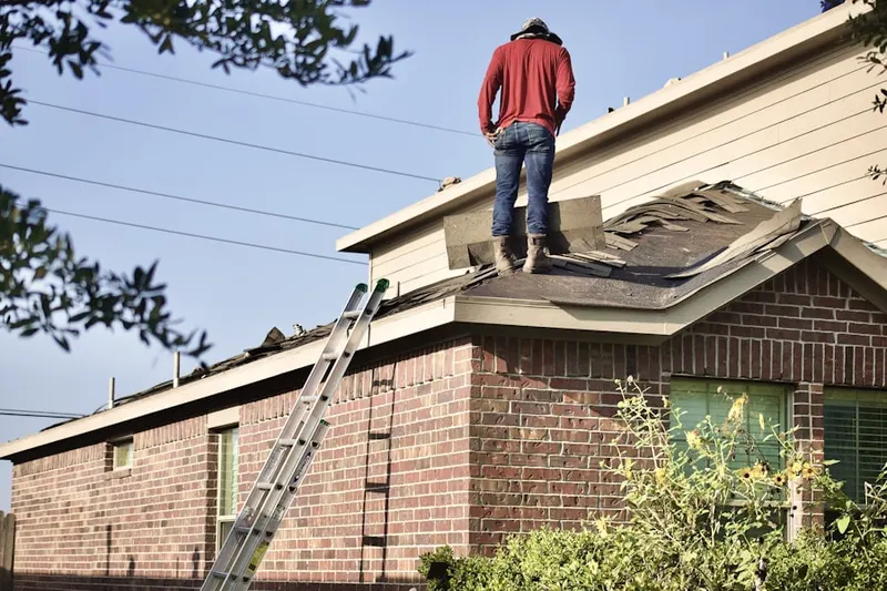 Professional roofer working on a residential roof in Diamond Farms
